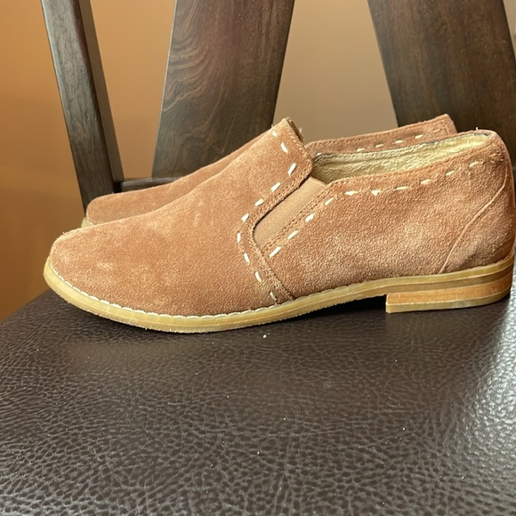Hush Puppies Tan suede 7.5 flat casual loafer - Picture 2 of 6